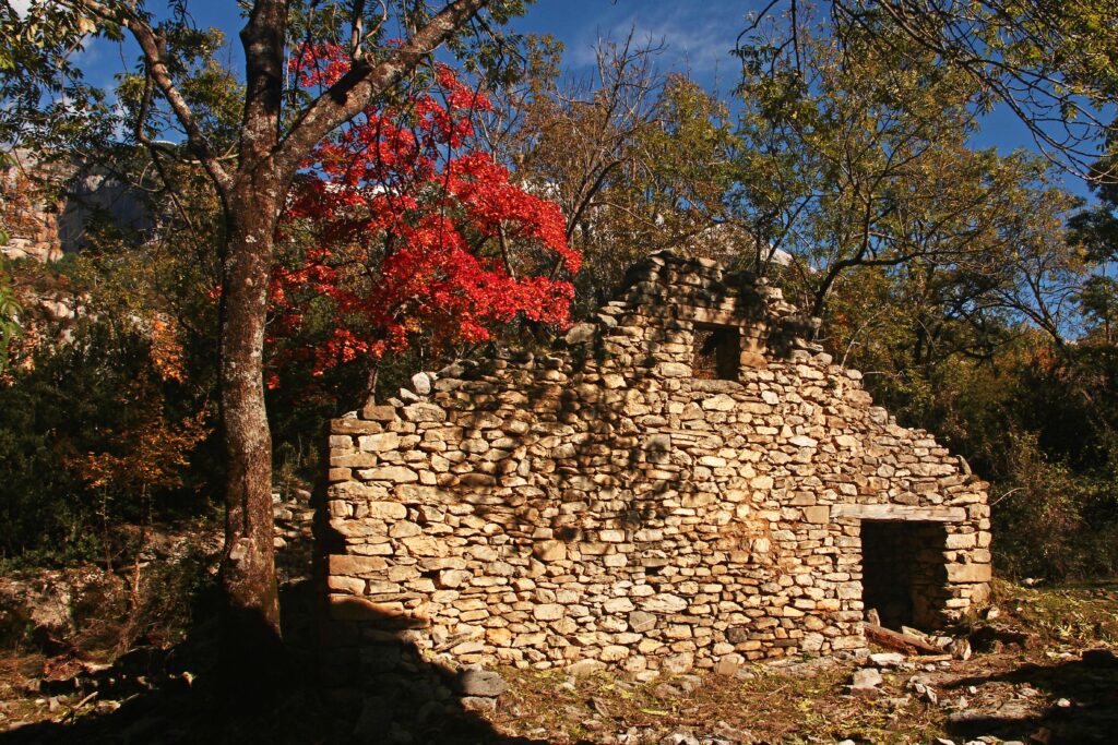 Escuaín, le balcon secret sur la vallée du Yaga Escuaín, el balcón secreto sobre el valle del Yaga