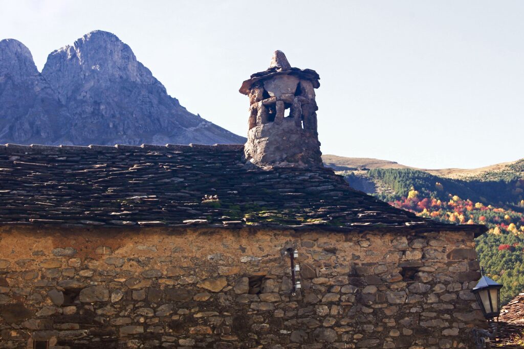 Escuaín, le balcon secret sur la vallée du Yaga Escuaín, el balcón secreto sobre el valle del Yaga
