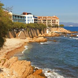 Paseo por la playa de Riells