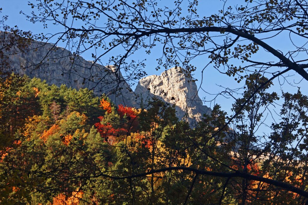 Escuaín, le balcon secret sur la vallée du Yaga Escuaín, el balcón secreto sobre el valle del Yaga