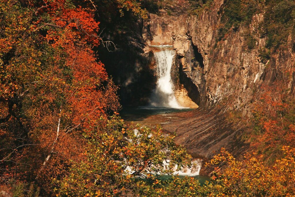 Escuaín, le balcon secret sur la vallée du Yaga Escuaín, el balcón secreto sobre el valle del Yaga