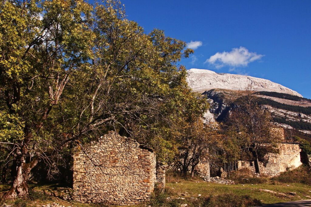 Escuaín, le balcon secret sur la vallée du Yaga Escuaín, el balcón secreto sobre el valle del Yaga