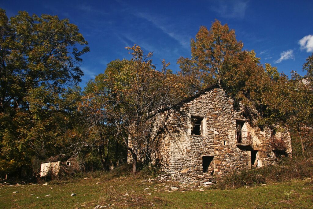 Escuaín, le balcon secret sur la vallée du Yaga Escuaín, el balcón secreto sobre el valle del Yaga
