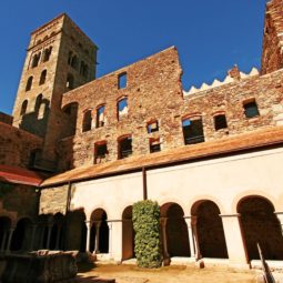 Interior del Monasterio de San Pedro de Rodas