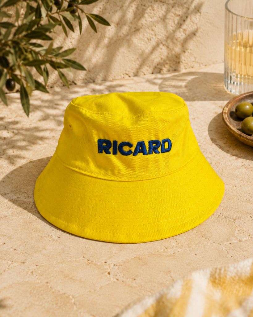 gorro y toalla Ricard