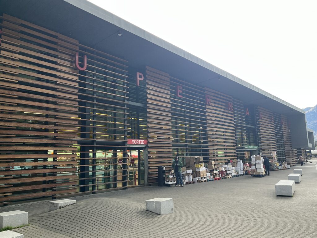 Supermercado Boya, Les Supermercado Boya, Les