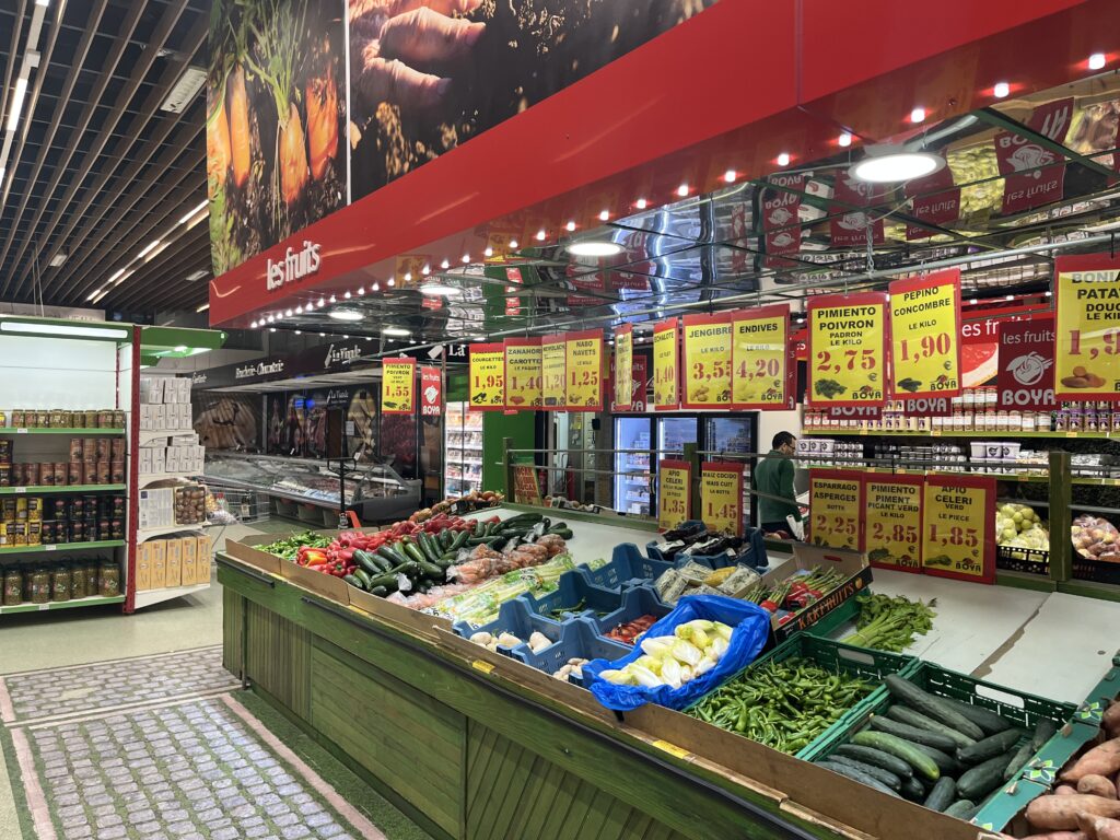 Supermercado Boya, Les Supermercado Boya, Les