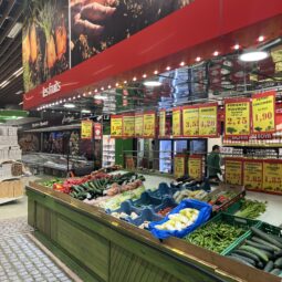 Supermercado Boya, Les