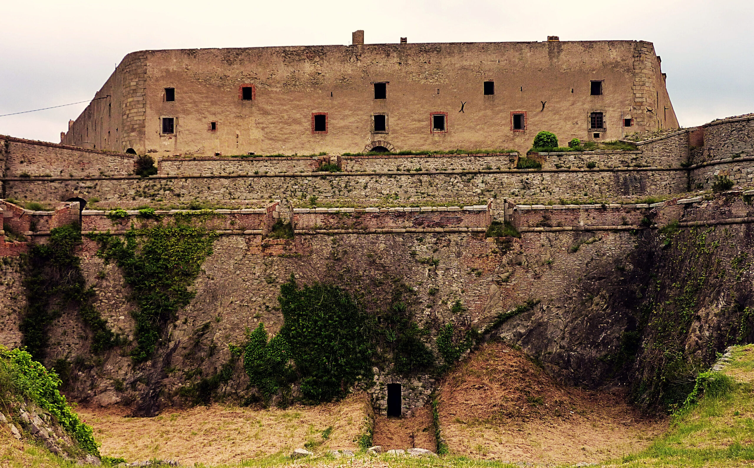 Castillo de Bellaguarda en El Pertús Castillo de Bellaguarda_El_Portús