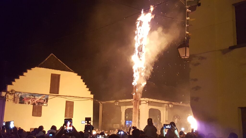 Saint Jean à Les, Sahún et Bonansa La Nuit de la Saint-Jean à Les et la Crema deth Haro