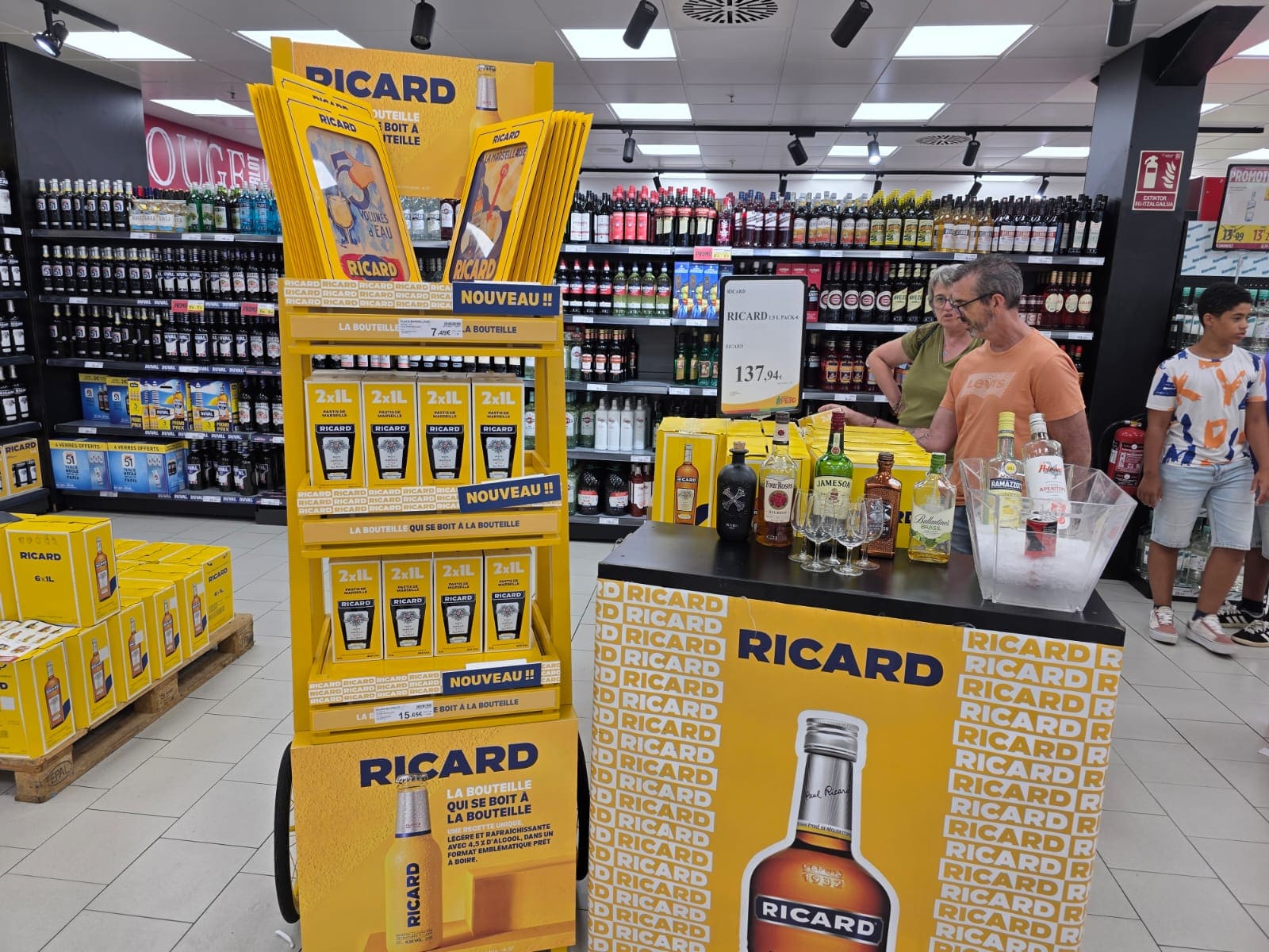 La nouvelle collection « Les Iconiques Ricard » arrive à la frontière Merchandising Ricard