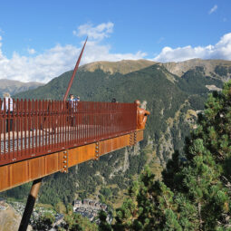 Descubre la Pasarela del Mirador Roc del Quer