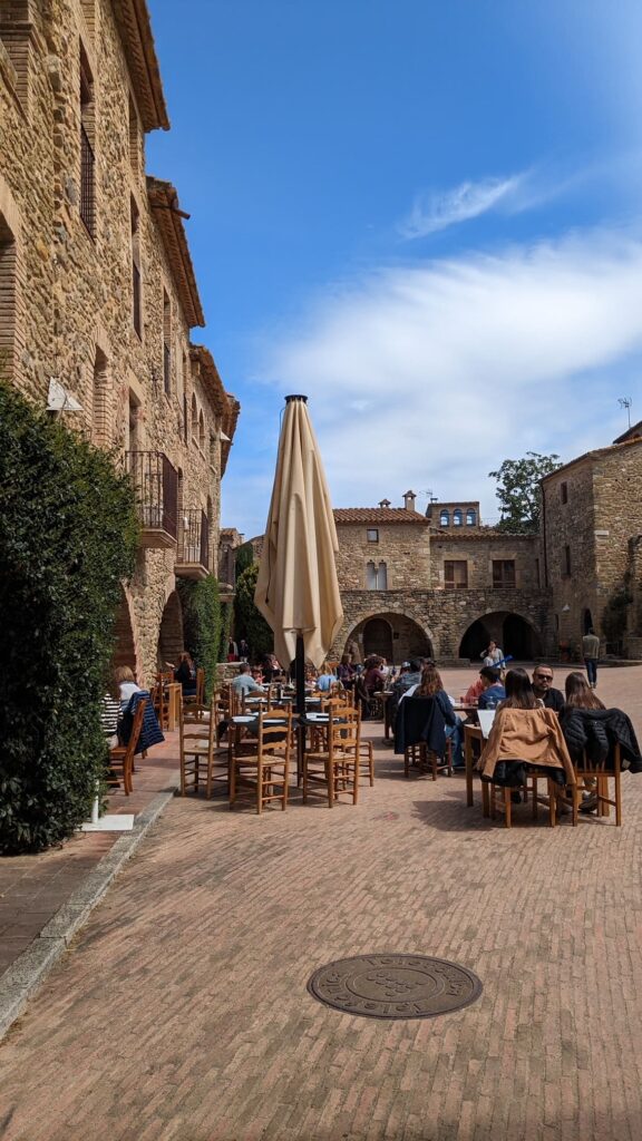 Ruta en bicicleta eléctrica por los pueblos medievales de la Costa Brava