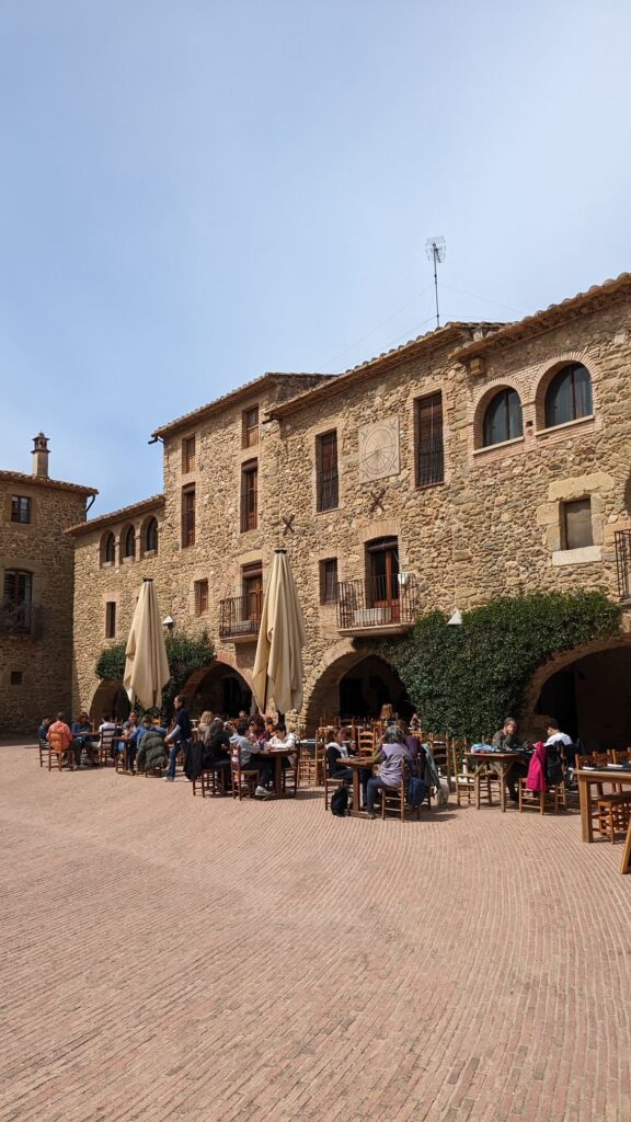 Ruta en bicicleta eléctrica por los pueblos medievales de la Costa Brava