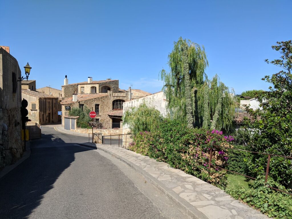 Ruta en bicicleta eléctrica por los pueblos medievales de la Costa Brava