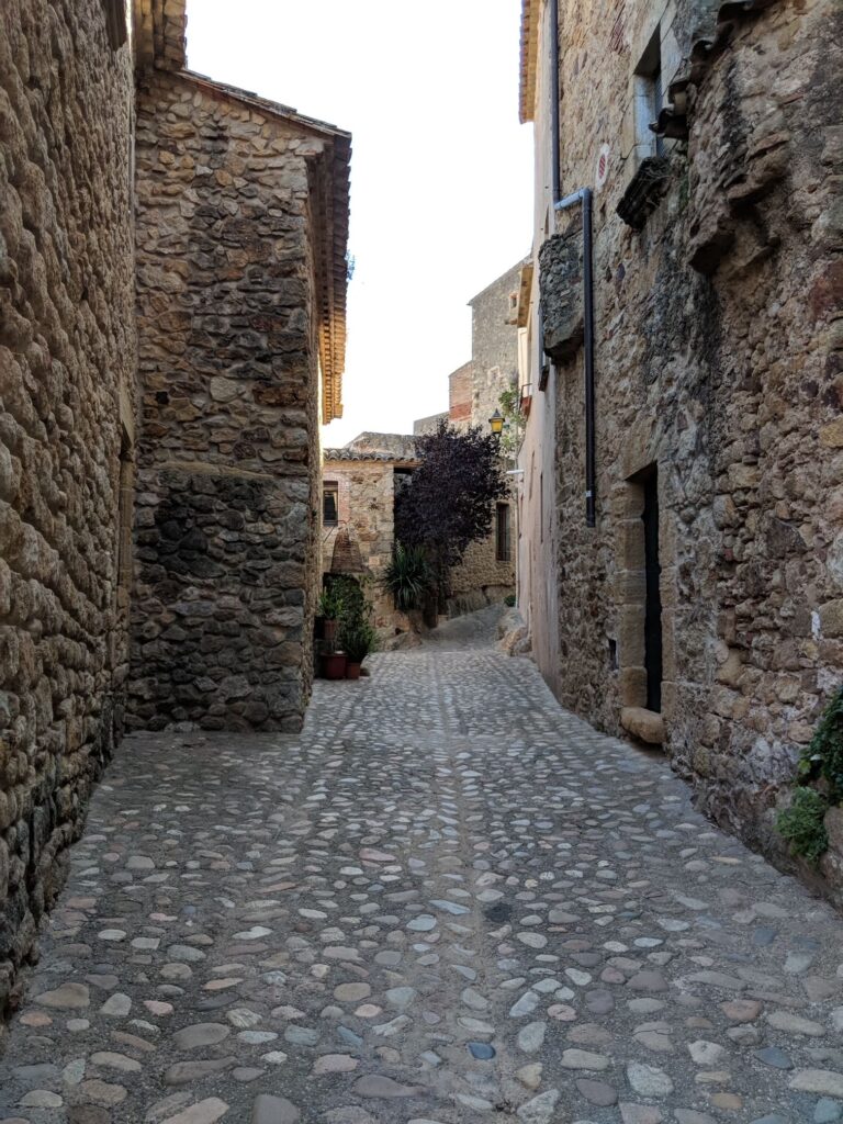 Ruta en bicicleta eléctrica por los pueblos medievales de la Costa Brava
