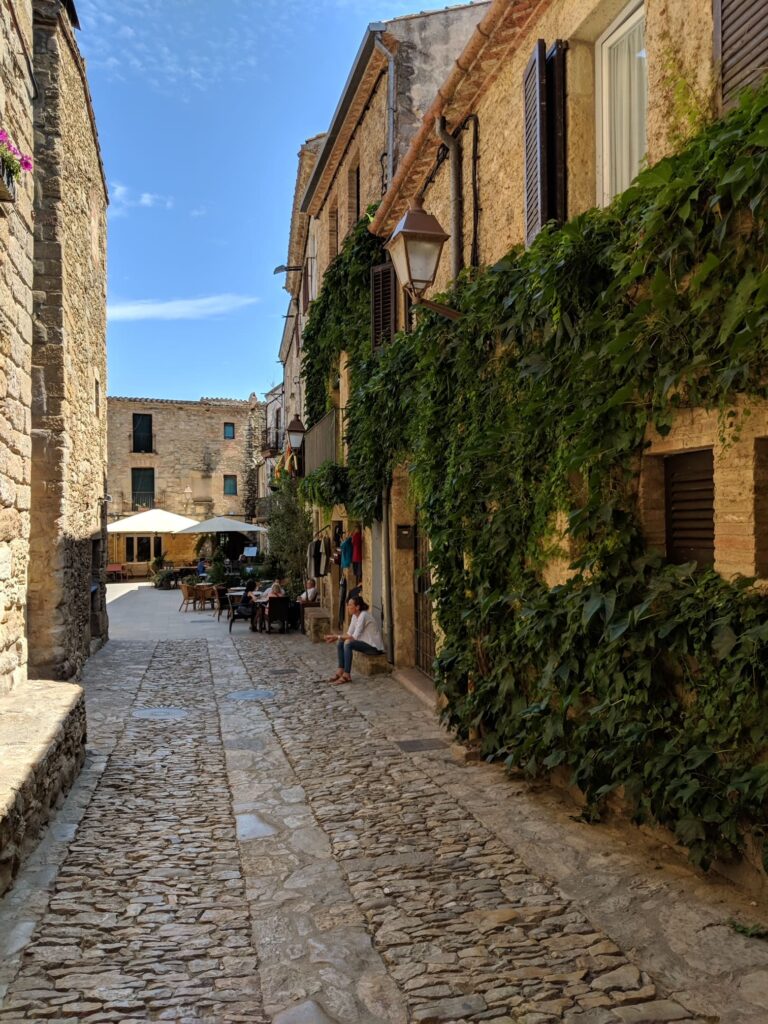 Ruta en bicicleta eléctrica por los pueblos medievales de la Costa Brava
