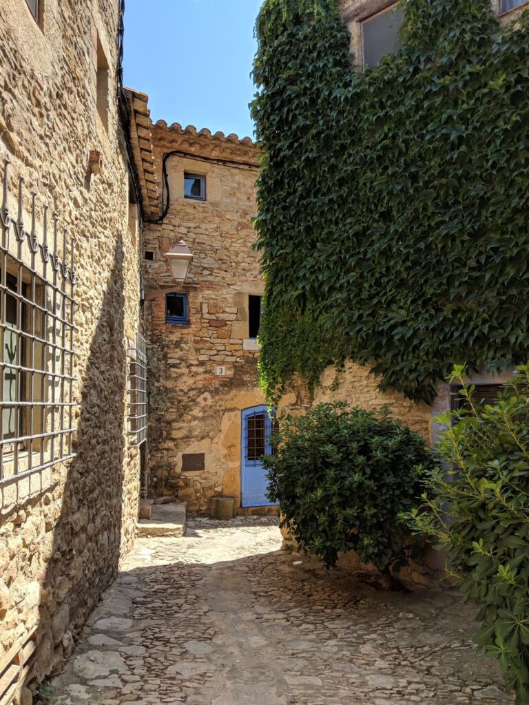 Ruta en bicicleta eléctrica por los pueblos medievales de la Costa Brava
