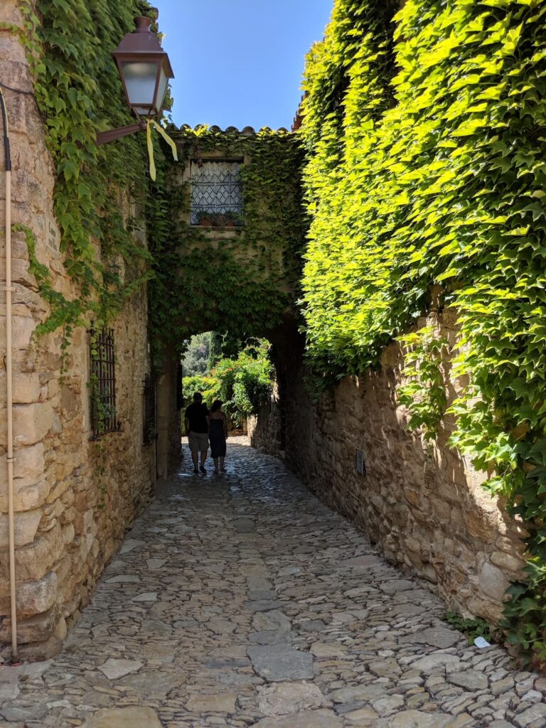 Ruta en bicicleta eléctrica por los pueblos medievales de la Costa Brava