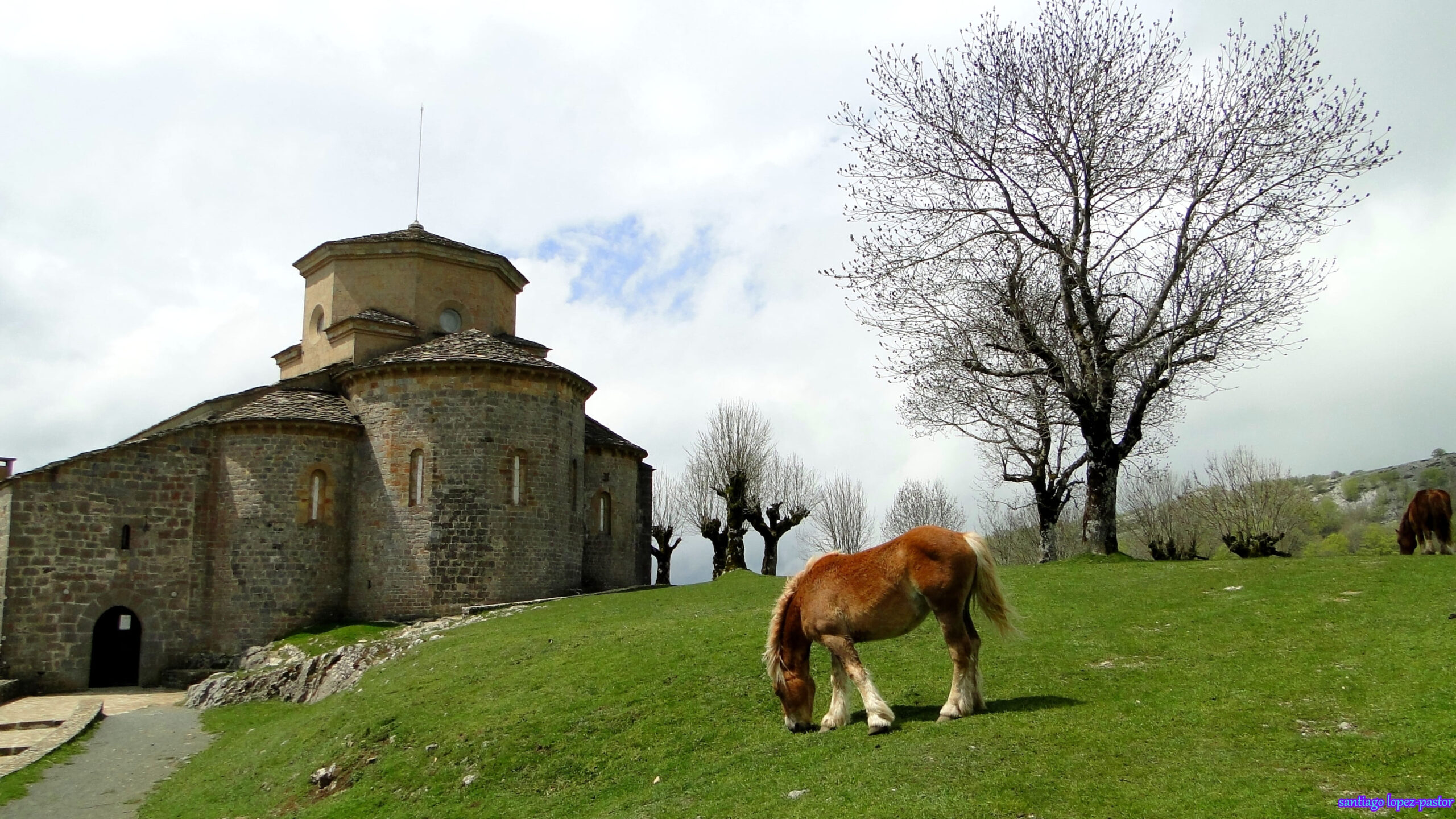 Ruta de los dólmenes de Aralar