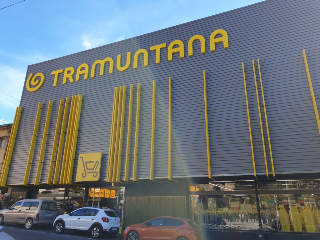 Supermercat La Tramuntana en La Jonquera