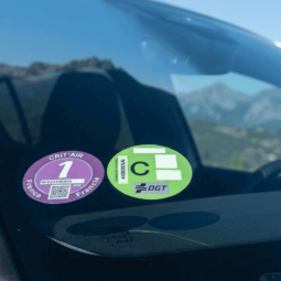 ¿Cómo funcionan las Zonas de Bajas Emisiones (ZBE) en España si viajas con coche francés?
