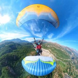 Vuela sobre el Pirineo en parapente